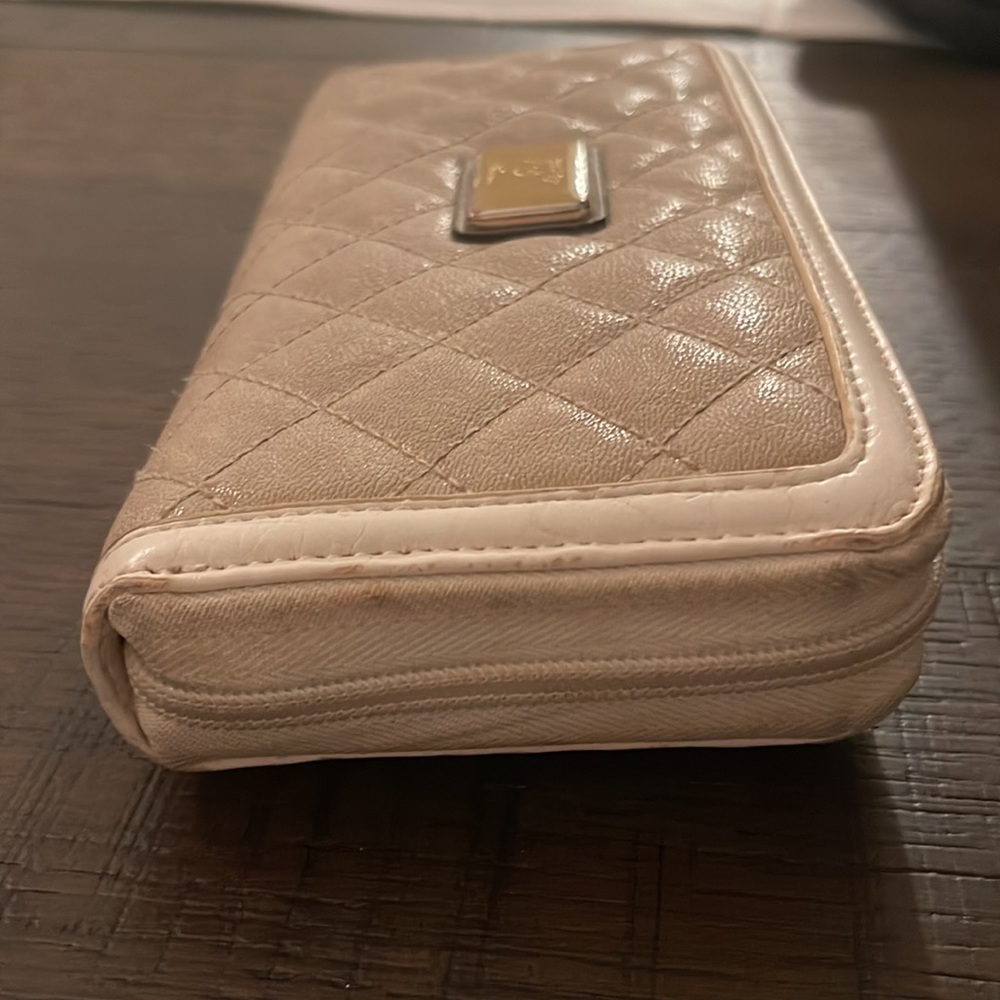 Guess Wallet - Picture 3 of 8
